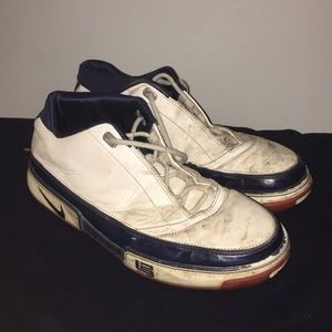 Low-cut LeBron basketball shoes size 10.5 - Used